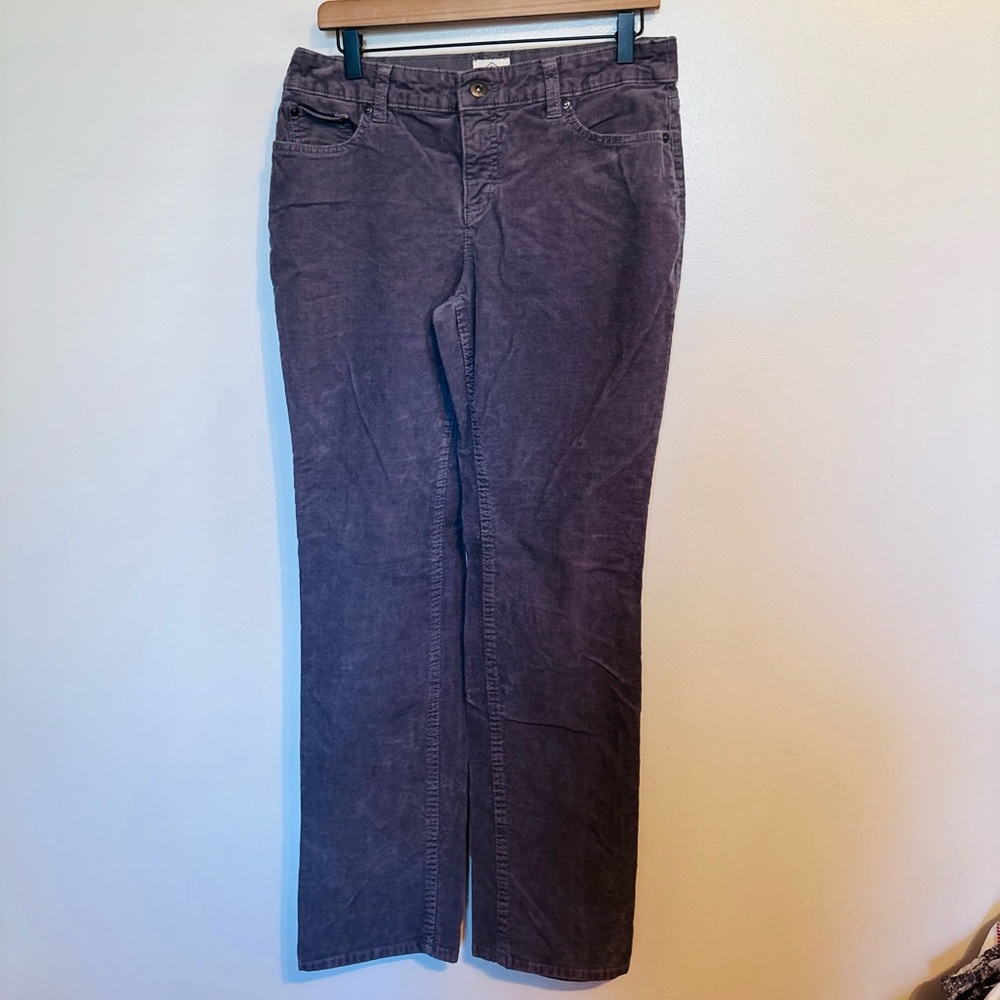 St John’s Bay straight leg pants in a purple ribbed corduroy size 8
